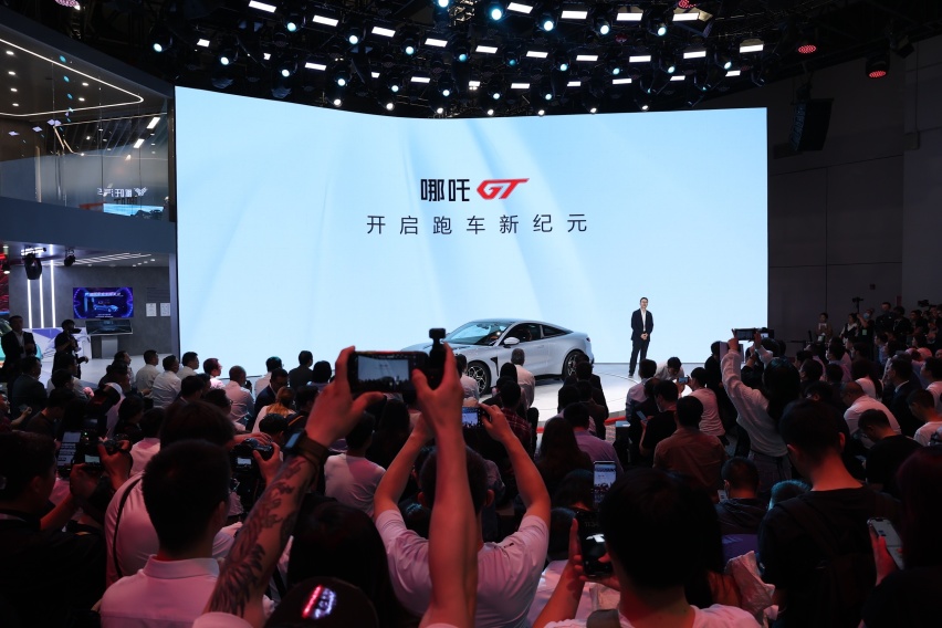 中国唯一双门四座纯电跑车哪吒GT正式上市，售价17.88万元起