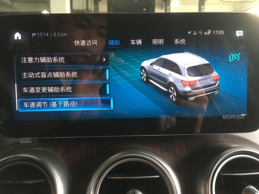 2020款奔驰GLC260L改装23P驾驶辅助系统和抬头显示
