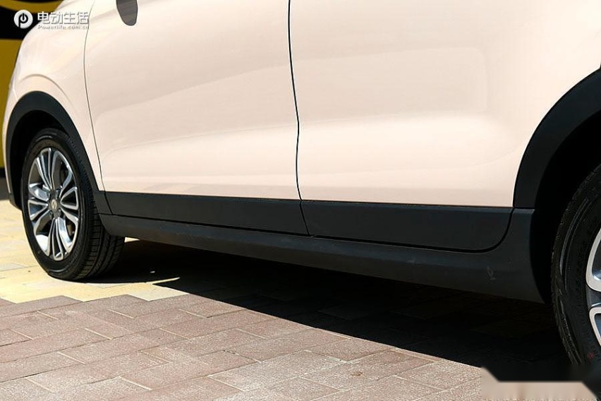微型精品家庭用车 实拍2021款零跑T03 400豪华版