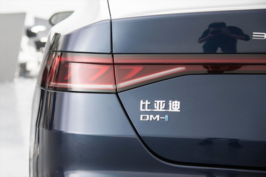 “价格战”打响了,五菱星光8.88万起售,决战比亚迪秦PLUS DM-