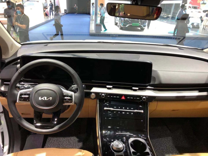 【成都车展】敢和赛那叫板的MPV 预售28.89万元起 起亚嘉华实拍解析