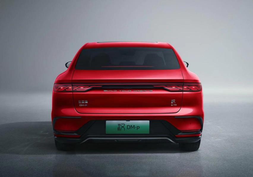 比亚迪汉DM-p“驾到”，特斯拉Model 3P瞬间不香了！