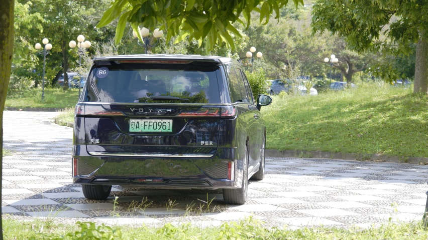 如果想买高端新能源车的朋友们，不妨去试驾一下它再做决定