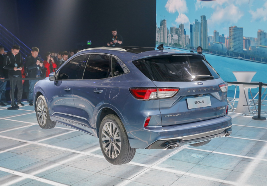 这才是运动型SUV，标配铝合金悬架 百公里加速7.5秒