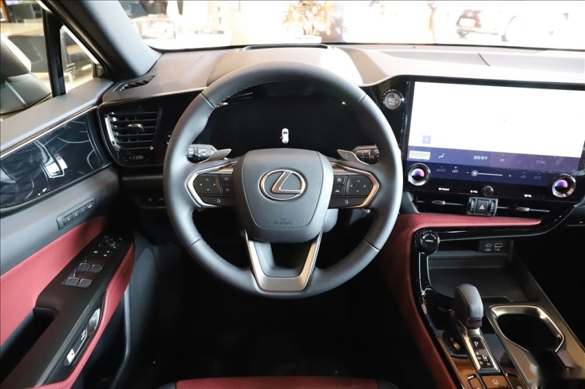 中型豪华SUV 雷克萨斯全NX260长春已到店
