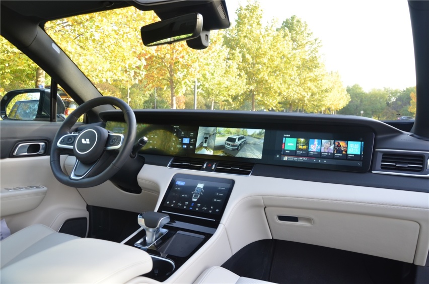 静态体验中大型“奶爸SUV” 理想ONE 为全家出游量身定制