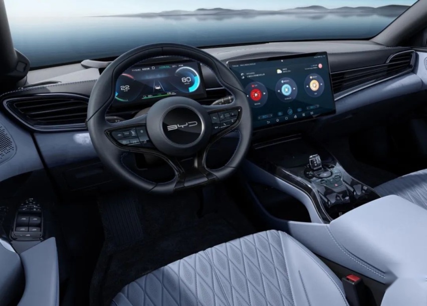 21.28万元起，比亚迪海豹开启预售，还买Model 3么？
