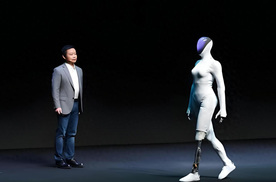 小鹏季报图解：营收130亿 何小鹏称Robotaxi和人形机器人今年量
