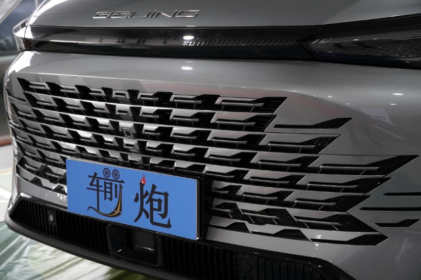 不到14万的SUV也有座椅按摩和女王副驾？北京新X7实拍详解