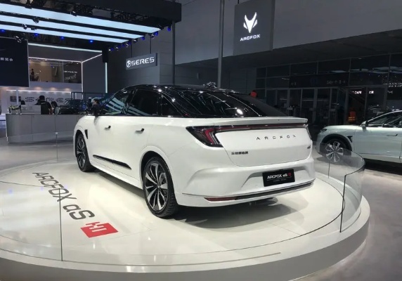 极狐 阿尔法S 华为HI版，是很智能的车，却不是很酷的车！