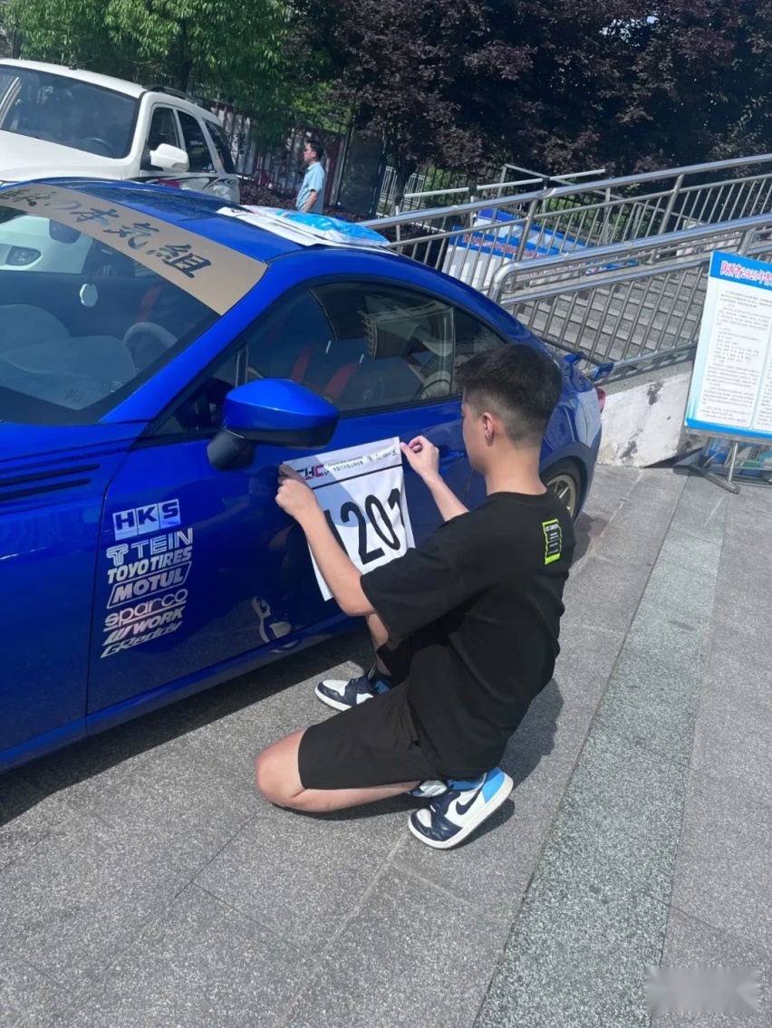 300匹的竞技风斯巴鲁BRZ，大尾翼和快顶的加持很有