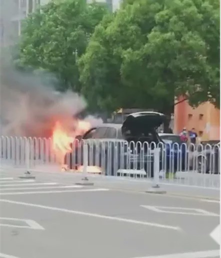 理想ONE制动失灵后又曝出自燃 网友：怎么尽是要命的故障？