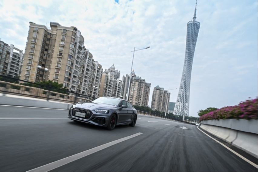 奥迪RS城市赛道4.0震撼登场，地下赛道广州再燃激情