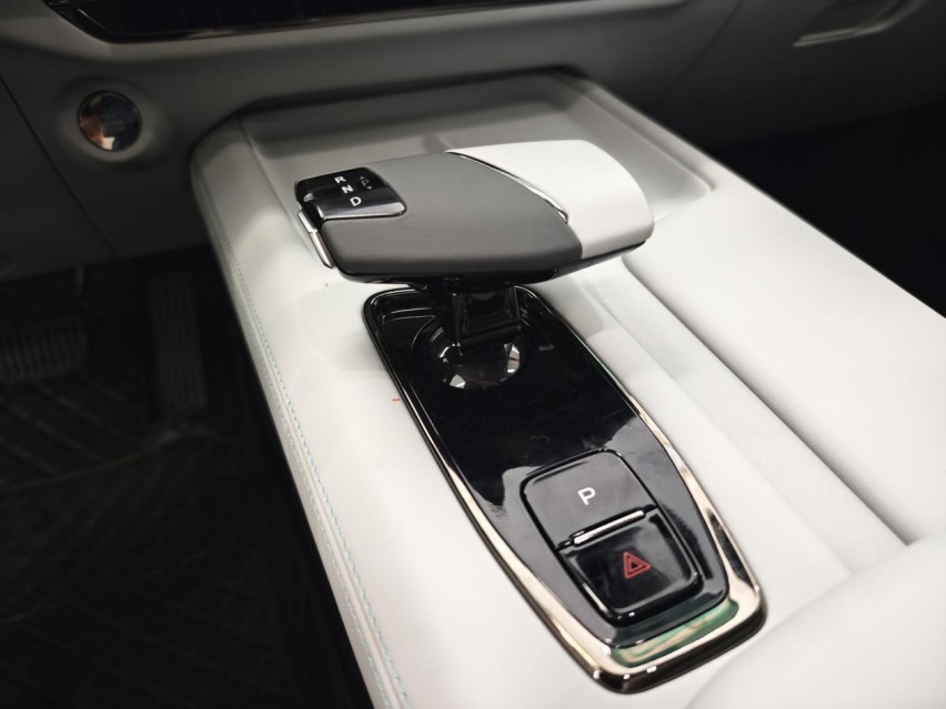 10万出头插混SUV，长安UNI-Z到店实拍，会比宋PLUS更香吗？