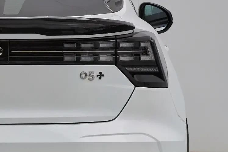 2.0T+265马力 领克05也出“+”版本 如果25万你买吗？