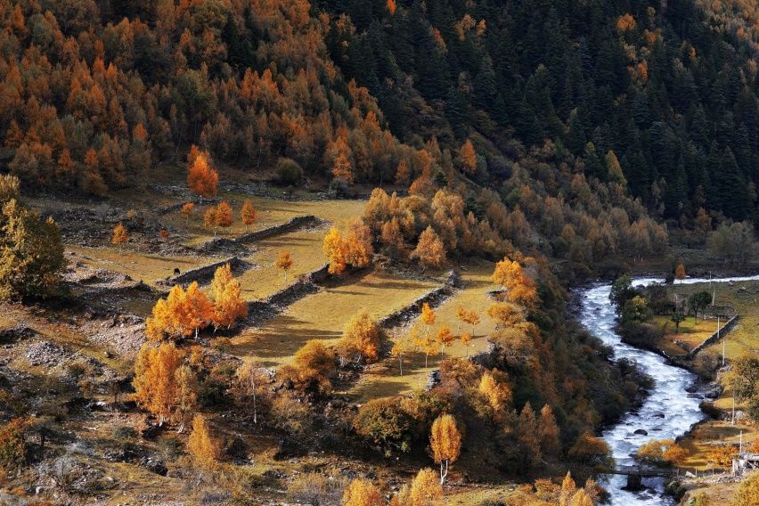 重走长征路，再次翻越大雪山，秋天季节里的夹金山原来这么美