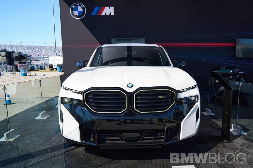 2300000元的BMW，配什么车漆最好看？