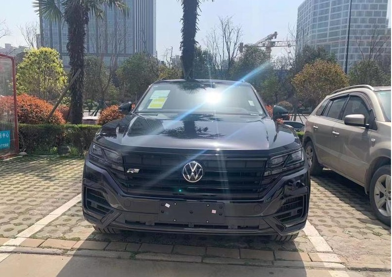 大众不要面子吗？这车降幅超10万，全系空气悬架，可惜叫好不叫座