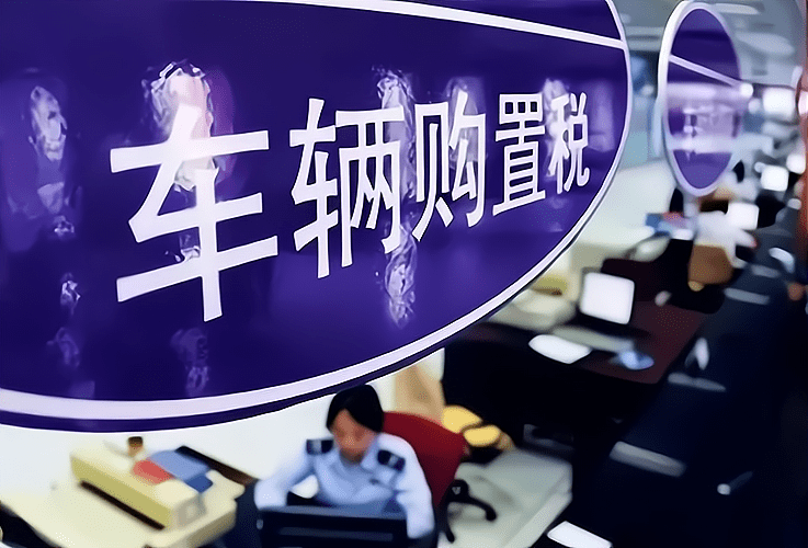 一对卧龙凤雏？丰田、奥迪门店挂出的电动车海报，看起来好心酸