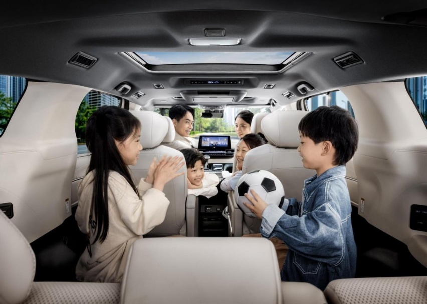 丰田首款国产四驱MPV，新款格瑞维亚29.98万元起