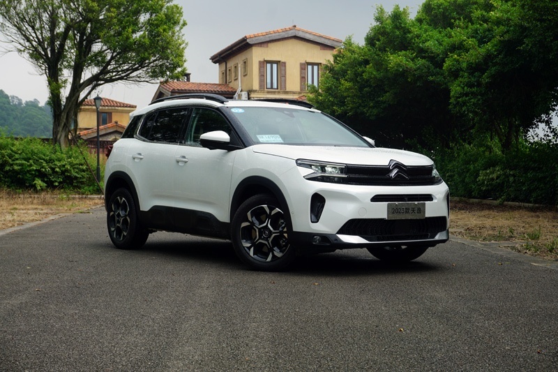 浪漫和实用并存 试驾雪铁龙新天逸C5 AIRCROSS