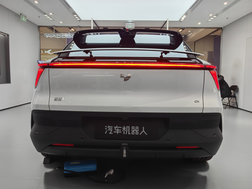 极越01宣布官方直降3万，是不是入手好时机？