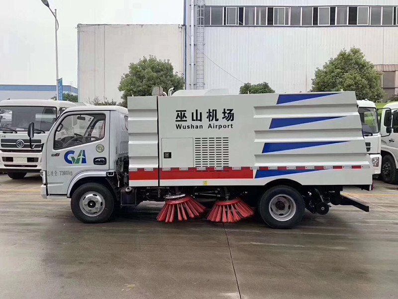 东风多利卡扫路车（1.5方水/4方尘）