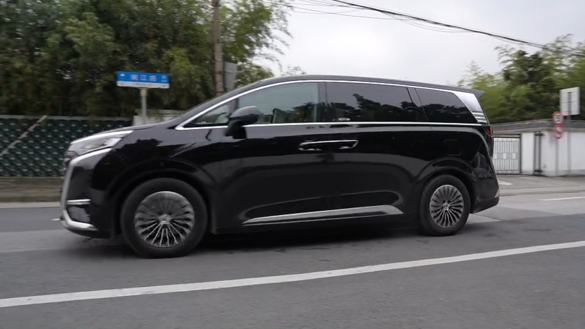 手握40万买MPV，新岚图梦想家和腾势D9该咋选？对比试驾给你答案