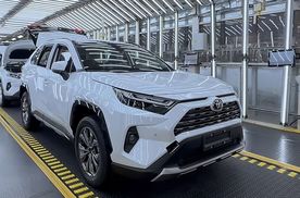 新款丰田RAV4荣放上市，起售价直降7000，还能0首付