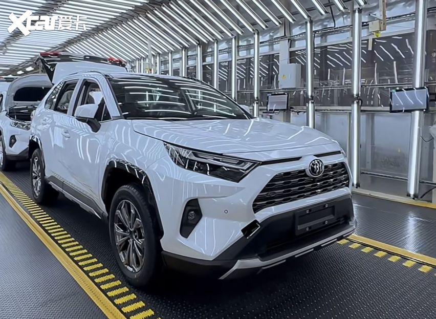 新款丰田RAV4荣放上市，起售价直降7000，还能0首付