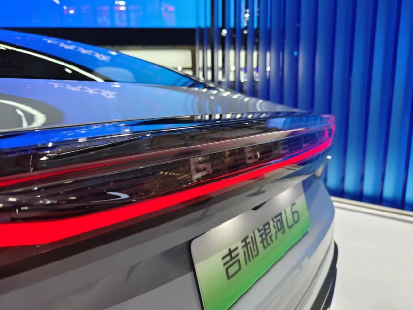 吉利银河L6成都车展开启预售 12.8~15.8万元