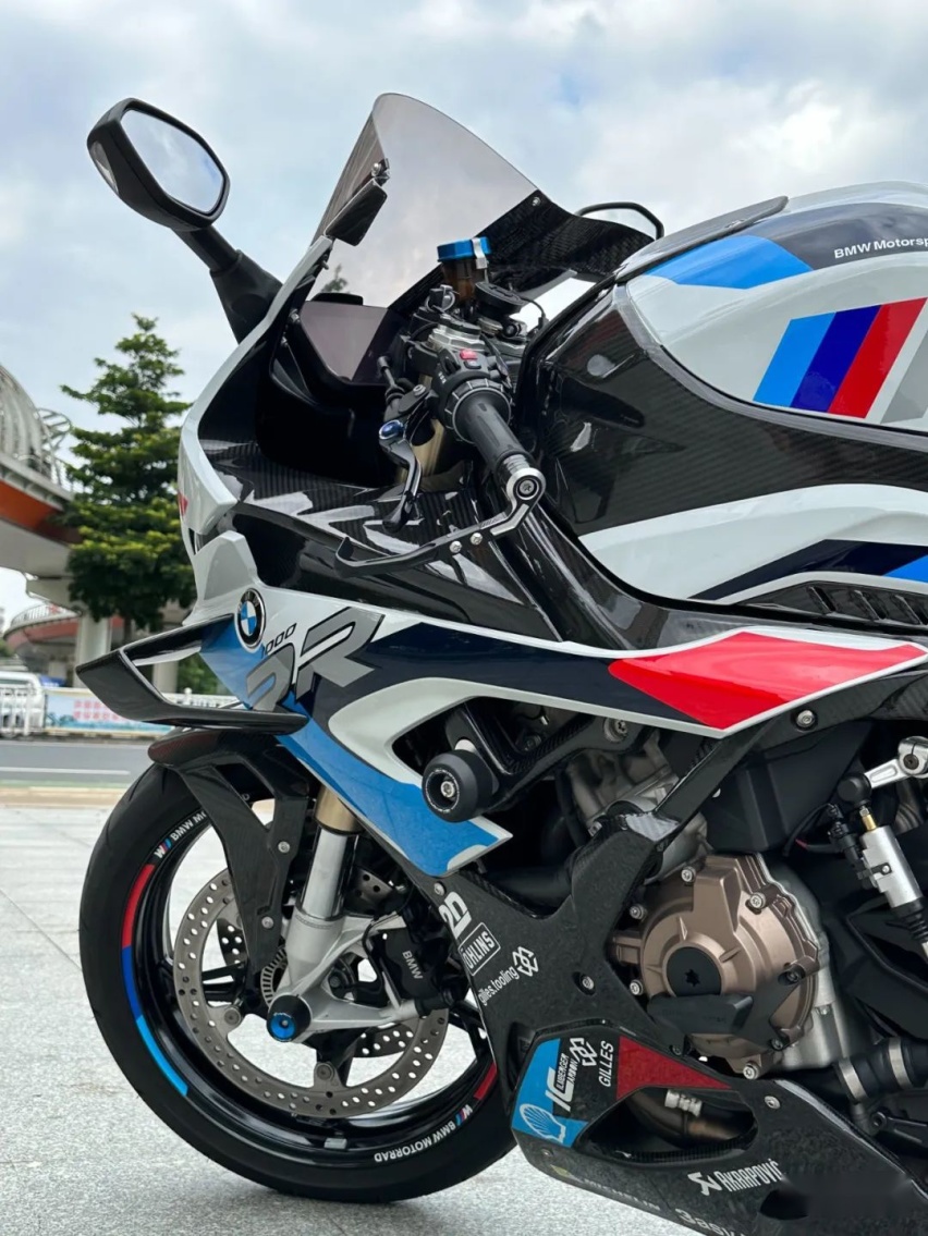 竞技走街范的宝马540i+宝马S1000 RR，这样的组合谁能不爱呢？