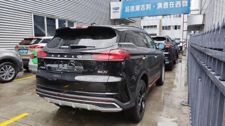雷克萨斯前脸风格，吉利博越X实车曝光