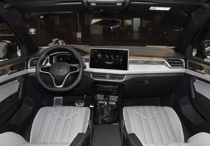 大众中型SUV，换装1.5T发动机，新款大众探岳实车亮相