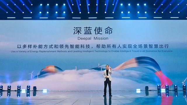 包下会展中心做交付，CEO表演热舞，深蓝汽车宠粉太拼了