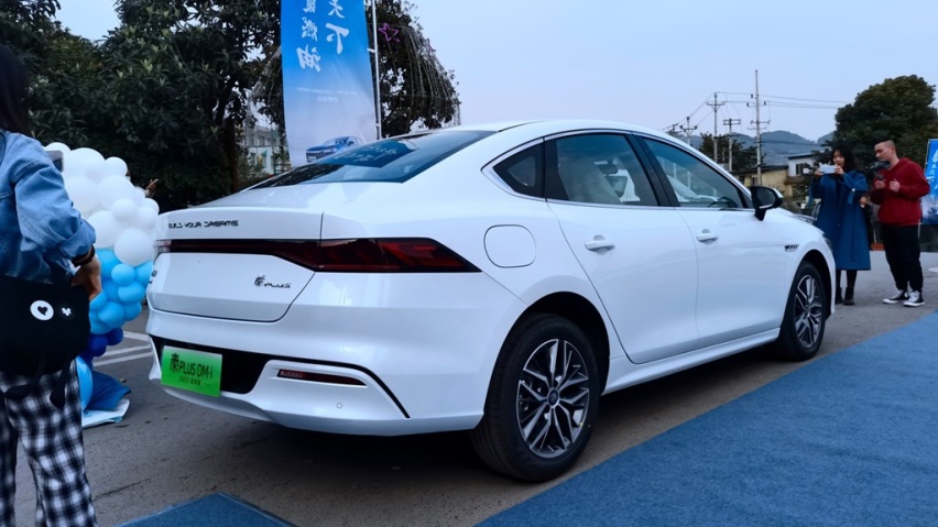 自带“卷王”标签 秦PLUS DM-i 2023冠军版重庆上市