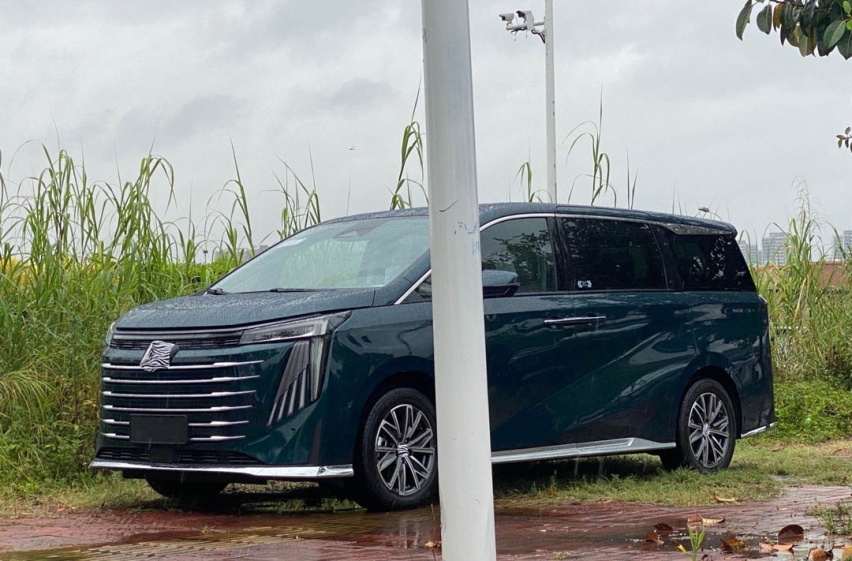 这才是奶爸神车？满电能跑100公里 传祺M8插混版曝光！