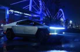 特斯拉“科幻之车”赛博越野旅行车在汉惊艳亮相！