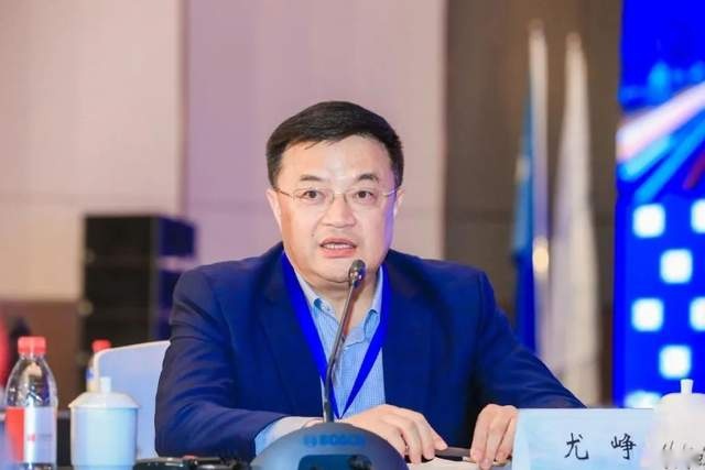 一个好汉三个帮 东风汽车新董事长杨青的战略由谁来执行更合适?