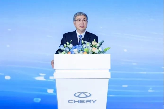 续航超1400公里，7秒破百，奇瑞风云A8预售价13万起！