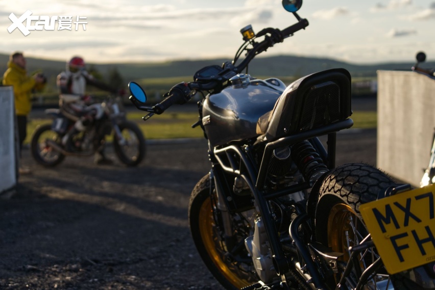 600cc、55匹马力，英国的小厂Classic Tracker海外发