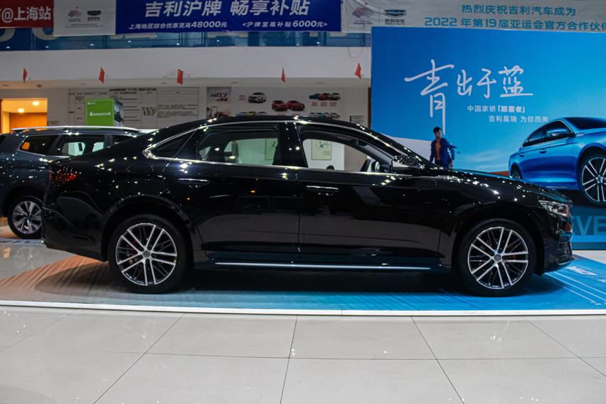 【帮你选车】国产家轿新标杆，沃尔沃S60小表弟---吉利星瑞