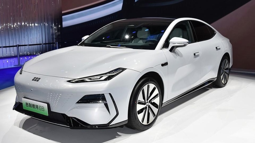 吉利银河E8：后驱版平替大众迈腾，四驱版围堵小米汽车？