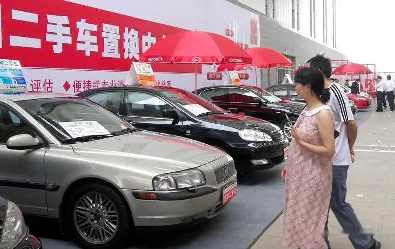 为何在购置新车时，老司机们建议别急着把旧车交给4S店？