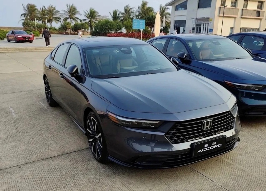 “绿牌”雅阁现身街头，配CarPlay+按键换挡，还看汉DM-i？