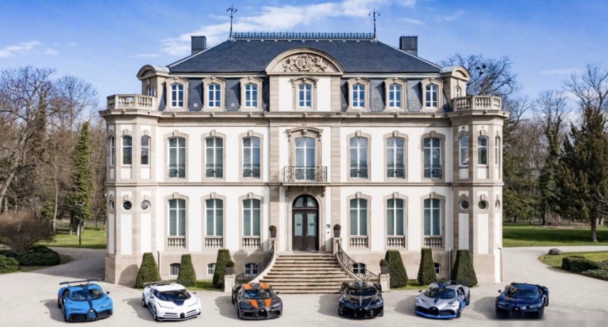 300万欧元的布加迪Chiron Pur Sport赛道亮相