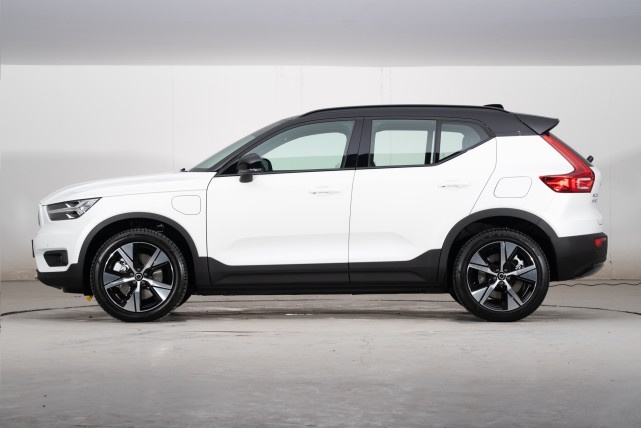 沃尔沃硬钢特斯拉，XC40纯电版调价，售价29.9万元起
