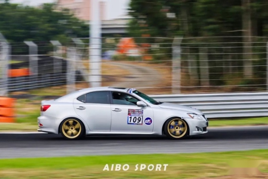 3.5 V6+后驱的雷克萨斯IS300，雷车也能玩出