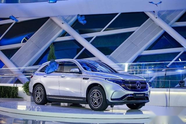 定义“电动豪华”，梅赛德斯-奔驰首款国产纯电动SUV——EQC上市