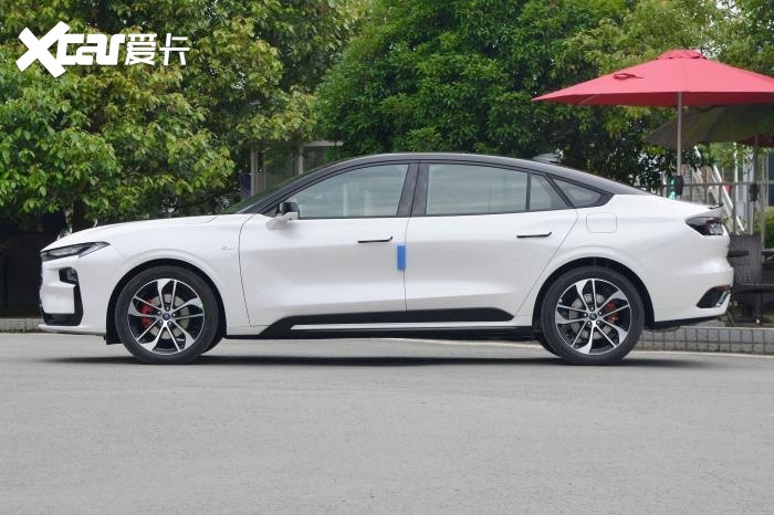 福特蒙迪欧：定价不高优惠大，入门2.0T+8AT，用料厚道，咋卖不火？